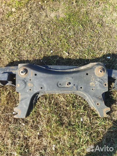 Подрамник nissan тиида