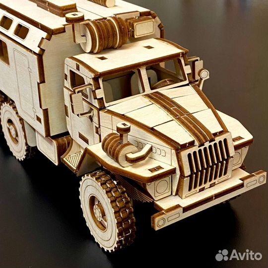 Сборная модель Российский грузовик Урал-4320