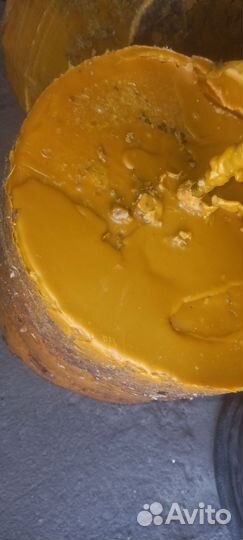 Воск пчелиный продам