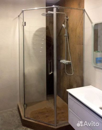 Стеклянные перегородки в душевую на заказ