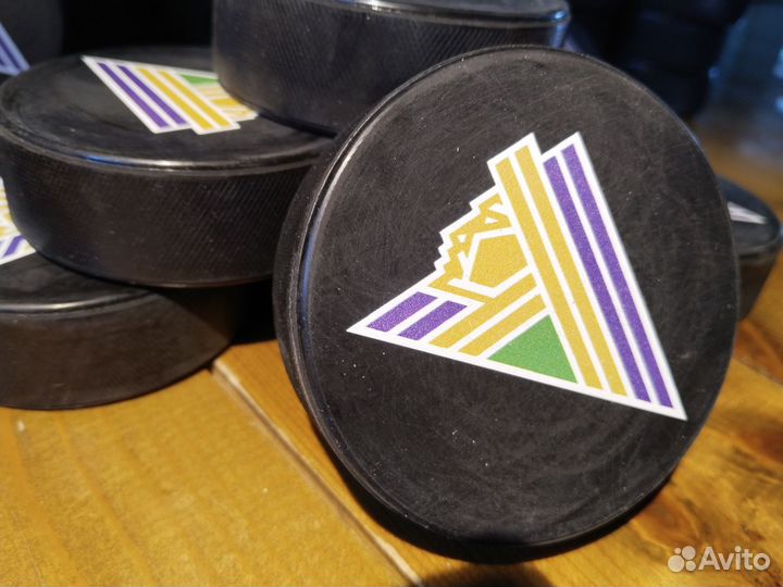 Шайба с логотипом хк 