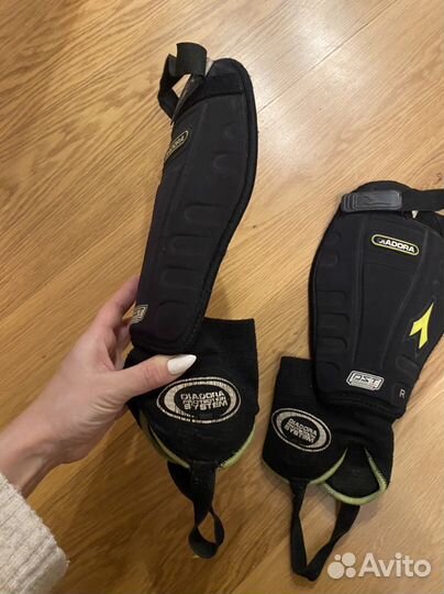 Щитки футбольные