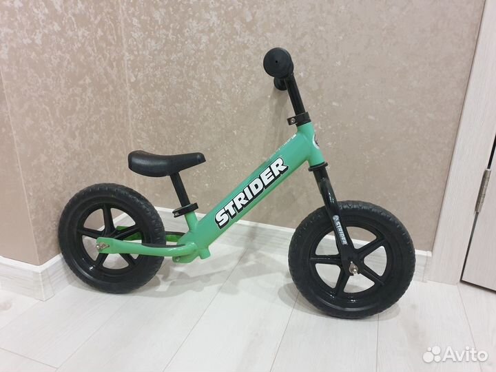 Продам беговел strider 12