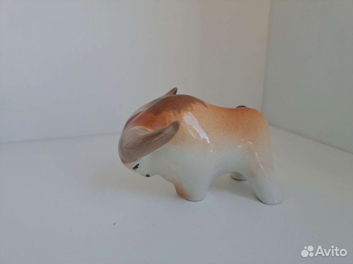 Бык статуэтка фарфоровая