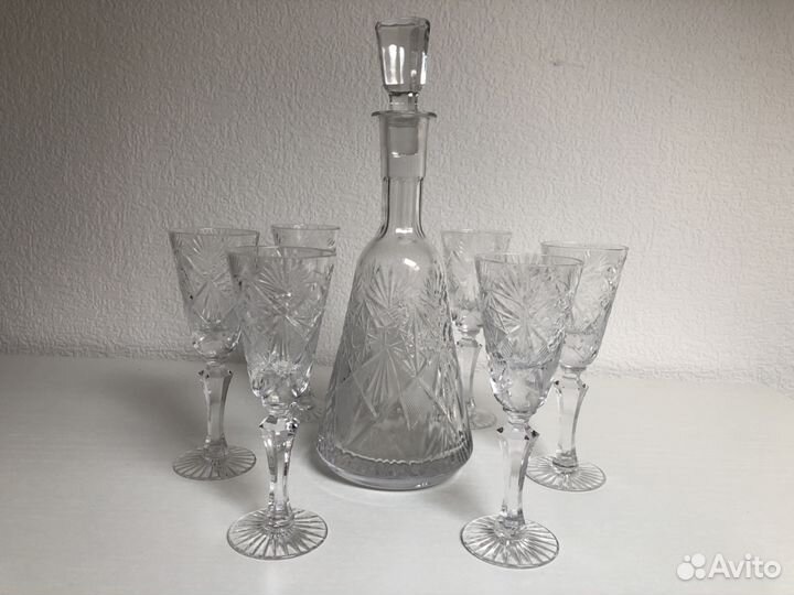 Графин и рюмки