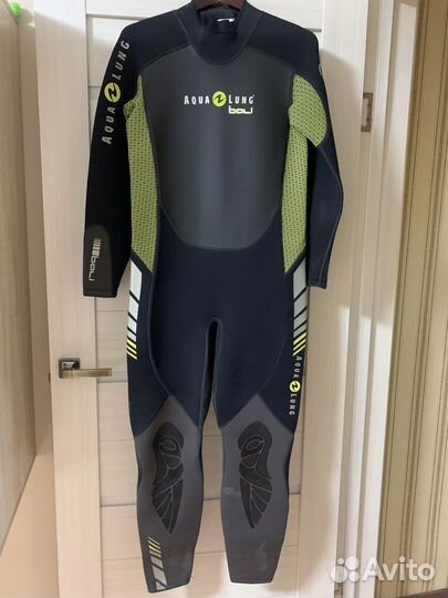 Сухой гидрокостюм для дайвинга