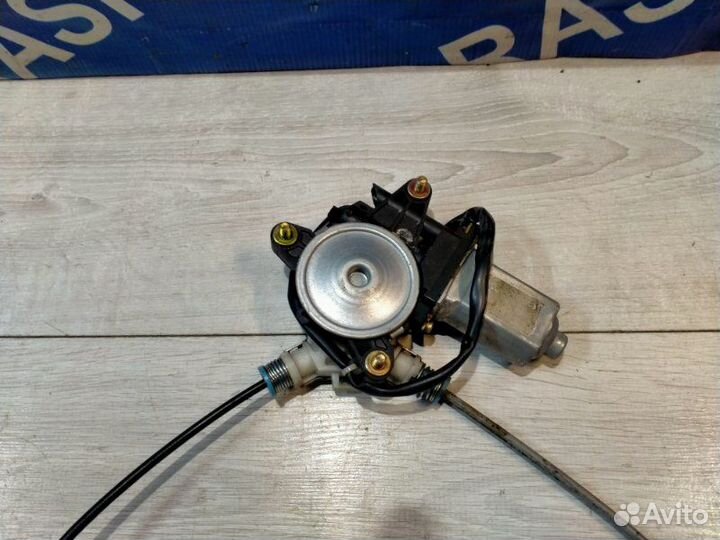 Стеклоподъемник задний правый Toyota Cresta GX100