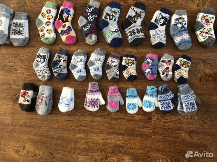 Детские варежки и носки вязаные