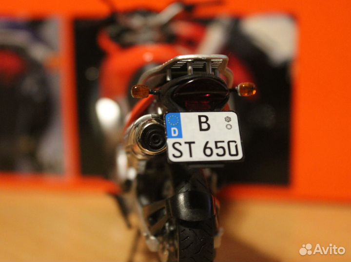 Модель мотоцикла Bmw F650 Strada 1:18 Minichamps