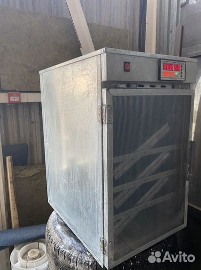 Инкубатор для яиц автоматический