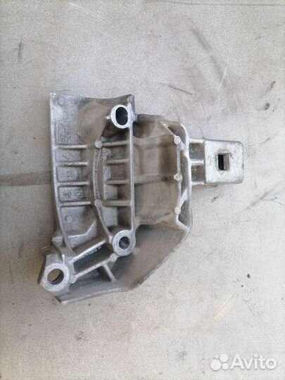 Кронштейн двигателя правый K4M для Renault Scenic