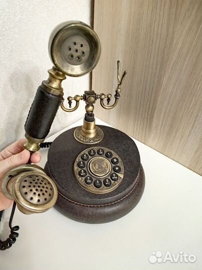 Старинный телефон стационарный ретро