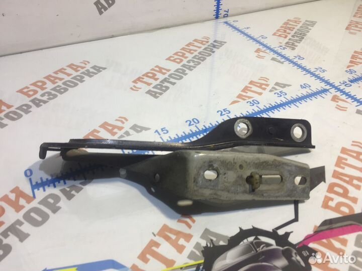 Пежо 307 Петля капота Лев