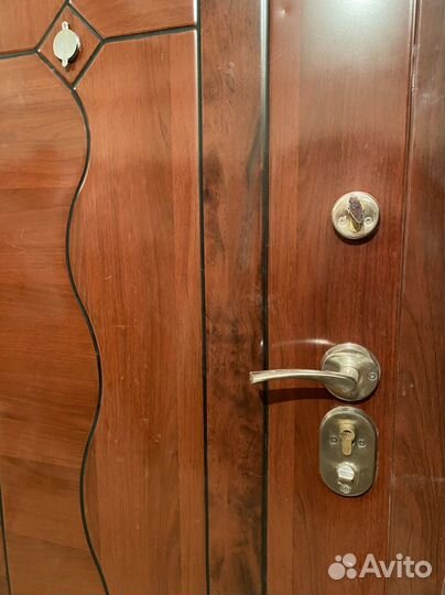 Дверь входная металлическая, с новостройки