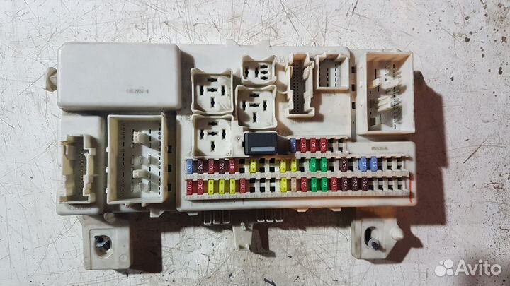 Блок предохранителей салонный mazda 3 BK