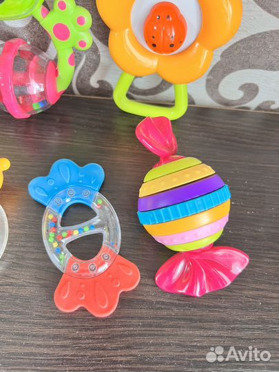 Погремушки, прорезыватели 0+