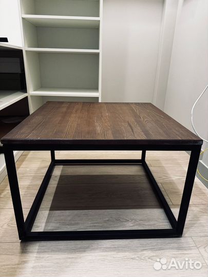 Кофейный столик из дерева