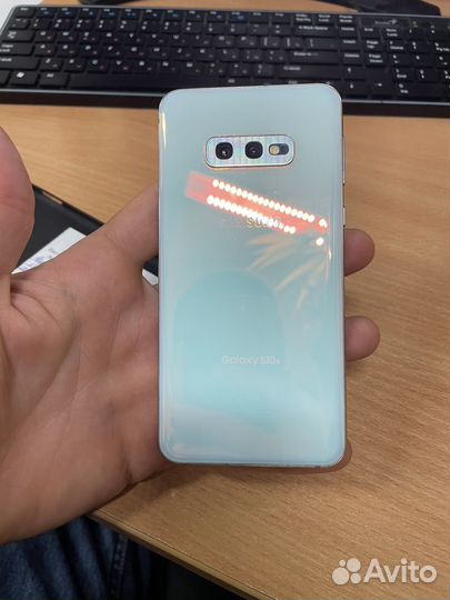 Телефон Samsung galaxy s10e
