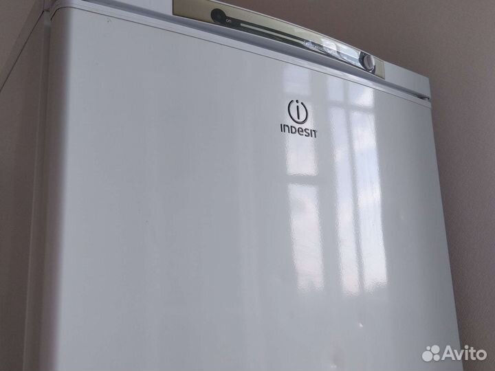 Продам холодильник indesit б/у