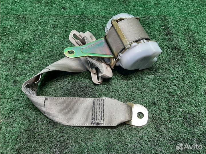 Ремень безопасности задний левый Lexus RX300 (MCU