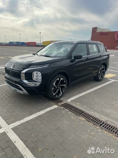 Mitsubishi Outlander 2.5 CVT, 2023, 28 км