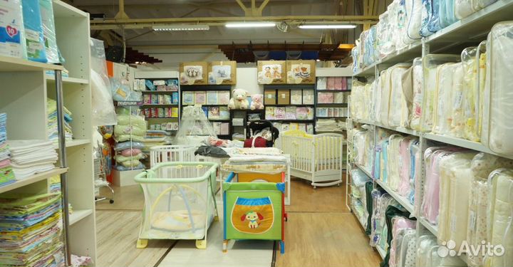 Детская кроватка с маятником