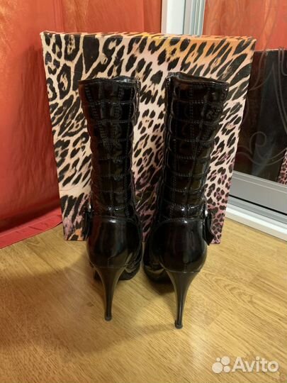 Сапоги натуральные лаковые на шпильке 37р