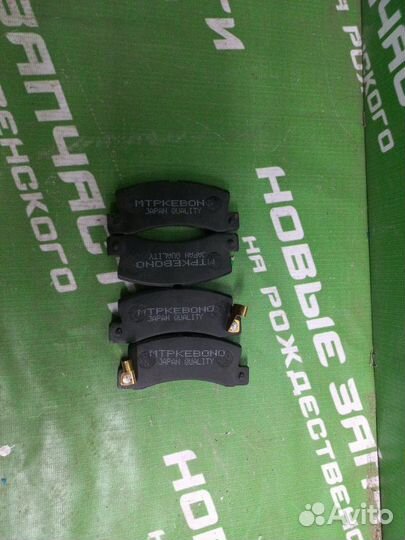 Задние тормозные колодки Toyota Corolla 1998