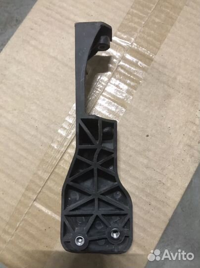 Кронштейн фары правый Mercedes-Benz GLK w204