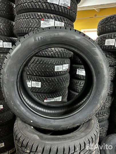 Pirelli Winter Ice Zero 215/55 R18 99T