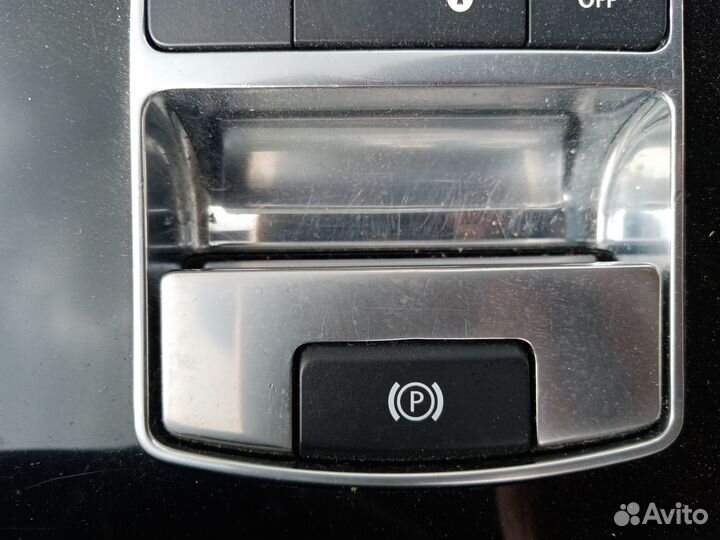 Кнопка стояночного тормоза на Рейнж Ровер IV 2016г