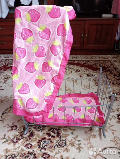 Детская кроватка для кукол