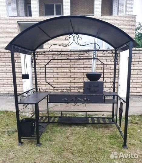 Мангал с крышей