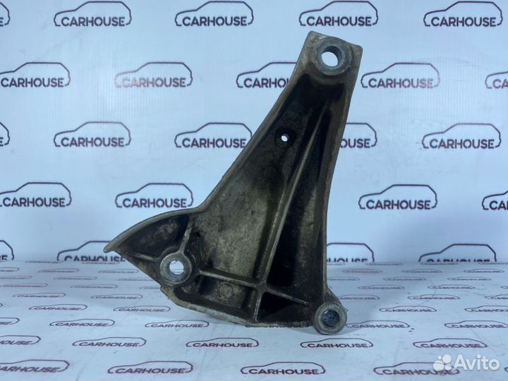 Кронштейн кпп передний левый Audi A4 B5 1.8 1998