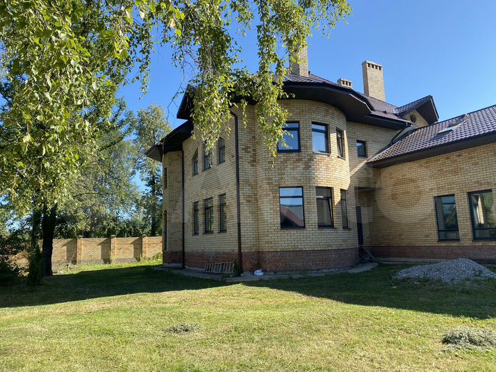 Коттедж 672 м² на участке 22 сот.