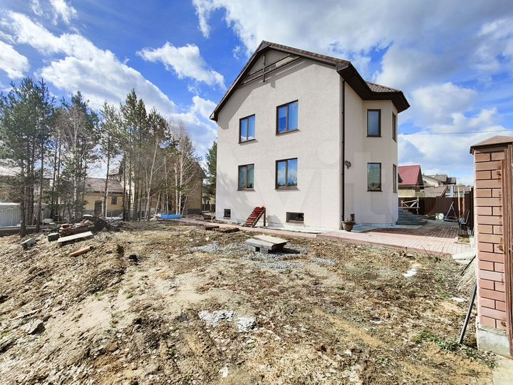 Дом 248,4 м² на участке 8 сот.