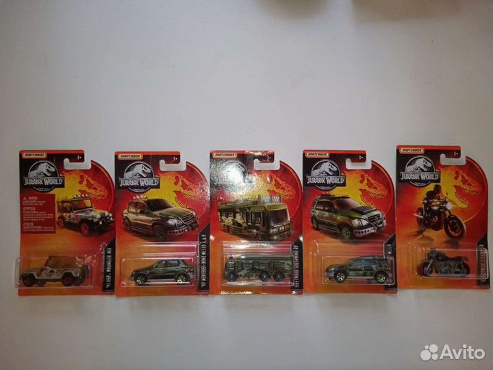 Машинки, динозавр фильма Парк Мир Юрского Периода