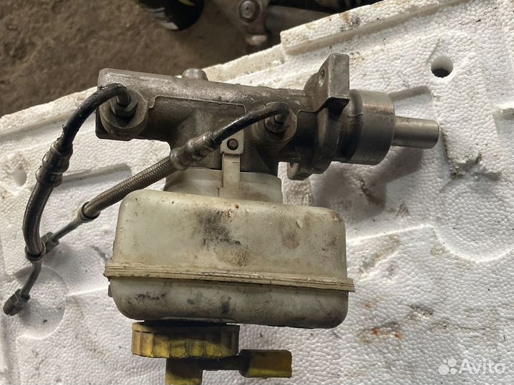 Цилиндр тормозной главный Skoda Octavia