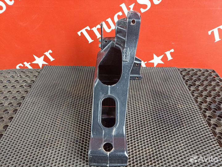 Кронштейн торсиона кабины правый Daf XF106