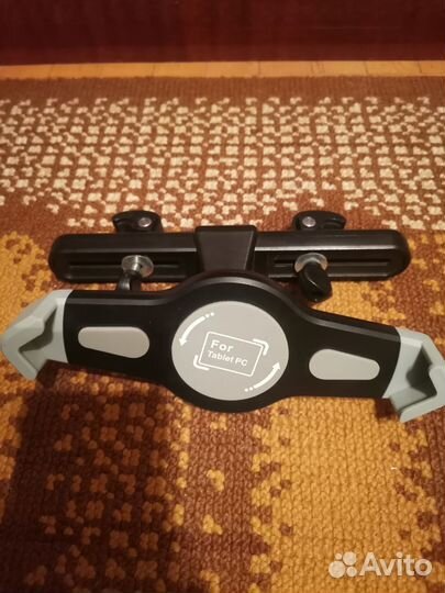 Крепление для планшета на спинку автомобиля