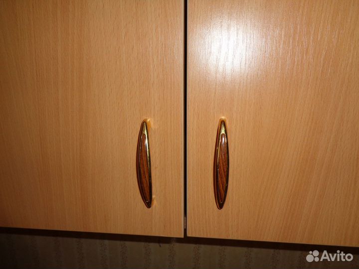 Шкафчик навесной