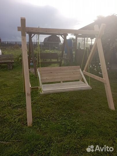 Садовые качели из дерева