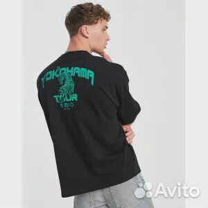 Черная футболка оверсайз с тигровым принтом на спи