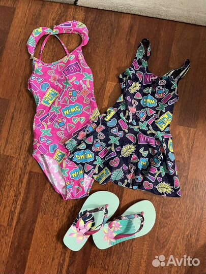 Купальники и шлёпки