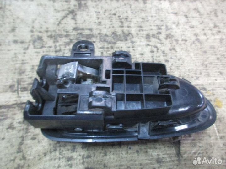 Ручка внутренняя двери левая Nissan Almera (G15) 2
