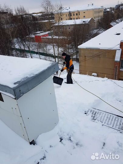 Очистка кровли от снега и наледи