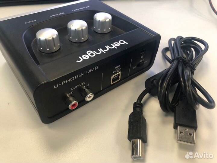 Звуковая карта Behringer U-phoria UM2