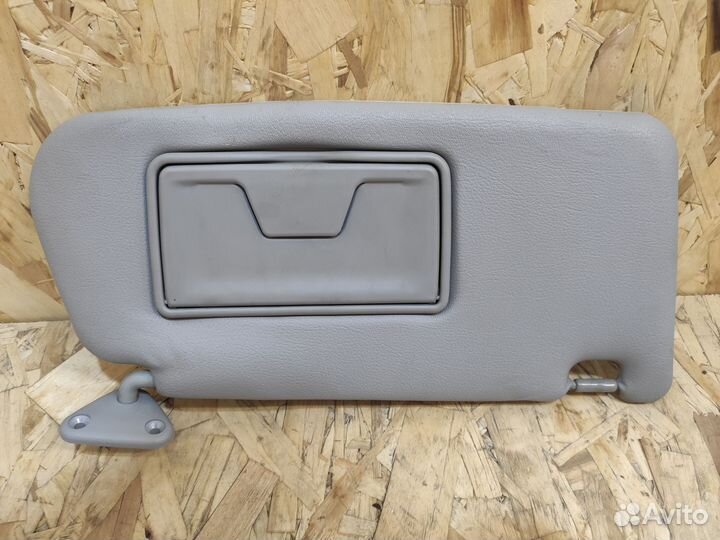 Козырек правый Mitsubishi Lancer 9