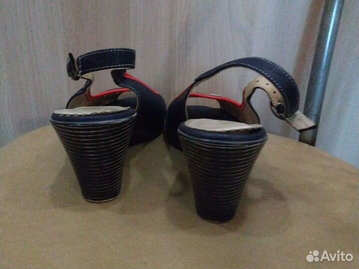 Босоножки женские