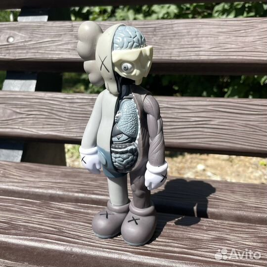 Коллекционная фигурка Kaws